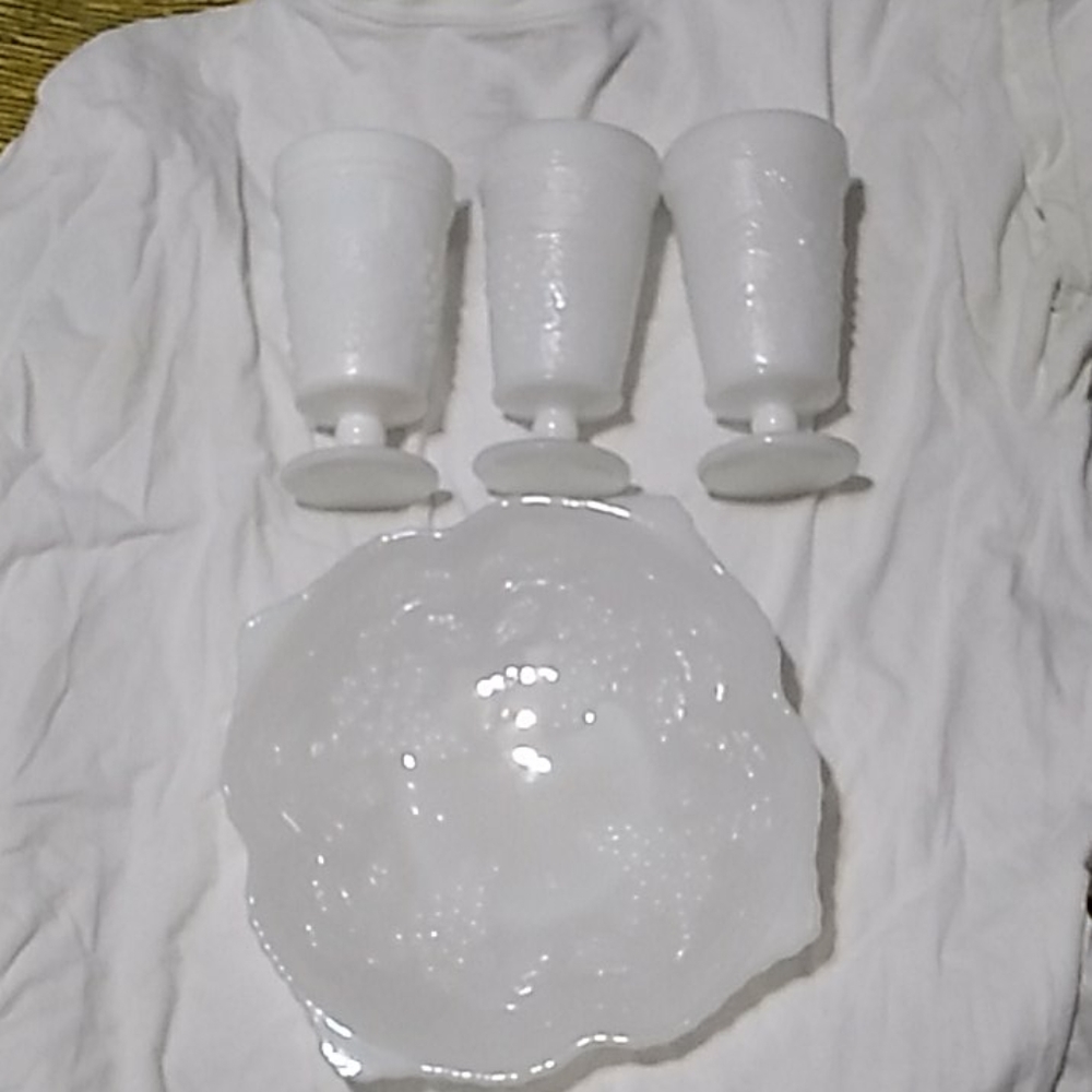 3 CUPS WITH A CANDY DISH